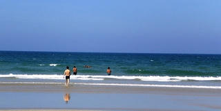 Tắm biển, hai học sinh chết đuối thương tâm