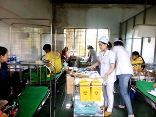 24 người nhập viện sau khi ăn tiệc cưới