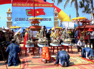 Thiêng liêng Lễ khao lề thế lính Hoàng Sa