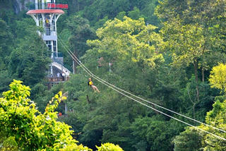 Zip-line khám phá sông Chày-hang Tối đạt kỷ lục Việt Nam
