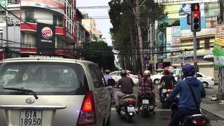 Từ 1/8, xe máy vượt đèn đỏ bị phạt nặng