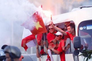 Hà Nội thắng Hải Phòng 2-0 trong không khí sôi động từ khán đài