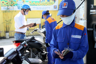 Đề xuất tăng thuế bảo vệ môi trường với xăng dầu