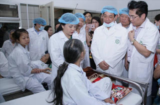 Bộ trưởng Bộ Y tế yêu cầu dốc toàn lực cứu bệnh nhân