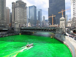 Mỹ nhuộm xanh sông Chicago để chào lễ hội Thánh Patrick