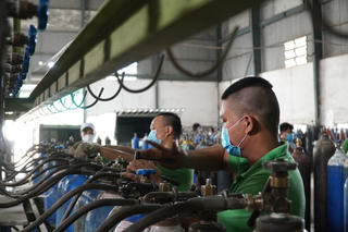 [VIDEO] TP HCM: Sang chiết Oxy miễn phí tặng bà con