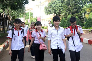 Đắk Lắk: Ngày thi thứ 2 có 500 thí sinh bỏ thi, 1 thí sinh bị đình chỉ do mạng điện thoại vào phòng thi