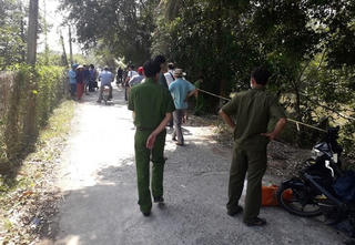 Thi thể nam giới nổi trên bờ kênh Bà Trà: Nhiều dấu hiệu phức tạp