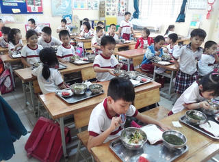 Chật vật xin vào học bán trú