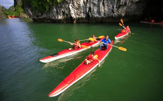 Việt Nam:  Điểm đến cho du khách mê chèo thuyền kayak