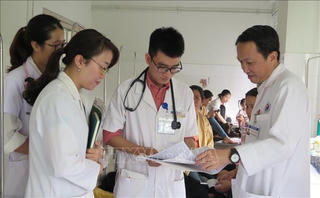 Khích lệ đóng góp của thầy thuốc trẻ Việt Nam