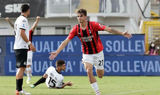 Hậu duệ đời thứ 3 nhà Maldini ghi bàn, thiết lập lịch sử tại AC Milan