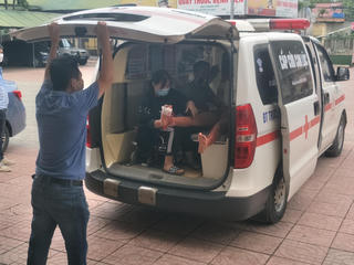 Chồng chém vợ chết tại chỗ rồi dùng dao đâm bụng tự sát