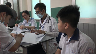 15 học sinh tiểu học nhập viện sau khi uống trà sữa