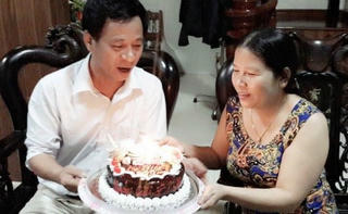 Người chồng xứ Nghệ nhiều đêm khóc thầm sợ mất vợ vì bạo bệnh