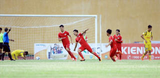 Play-off tranh vé thăng hạng V-League 2017: Long An treo thưởng tiền tỉ