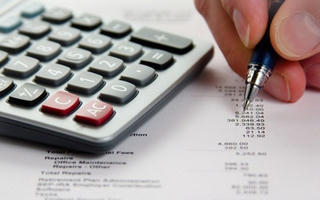 Phụ cấp công tác phí, tiền điện thoại có phải đóng thuế TNCN không?