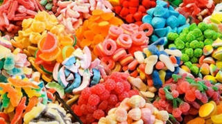 Thận trọng với các loại thực phẩm có màu sắcbắt mắt