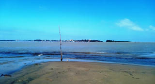 Cứu 5 ngư dân trên tàu bị chìm trên biển vào bờ an toàn