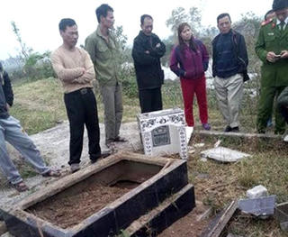 Rúng động vụ phá mộ giữa ban ngày ở Quảng Ninh
