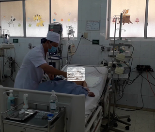 Bé 6 tuổi hôn mê sâu vì bị hóc viên thịt khi ăn bún mọc