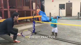 Khỉ chơi tennis gây sốt mạng xã hội