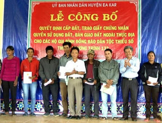 Đắk Lắk: Trao quyền sử dụng đất thuộc Chương trình 132 cho các hộ đồng bào DTTS