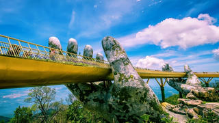 Cầu Vàng tại Sun World Ba Na Hills tiếp tục gây sốt trên tạp chí TIME
