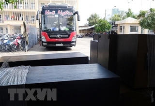 Ô tô giường nằm vận chuyển hàng hóa không rõ nguồn gốc