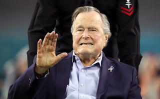 Cựu Tổng thống Mỹ George H.W. Bush đã qua đời ở tuổi 94