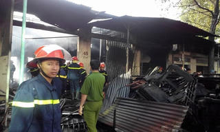 'Bà hỏa' thiêu trụi nhiều căn nhà giữa thành phố Buôn Ma Thuột