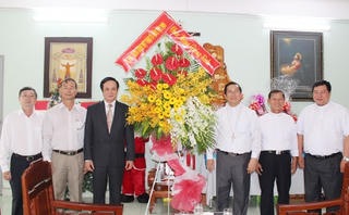 Phó Chủ tịch Lê Bá Trình chúc mừng lễ Giáng sinh tại Bình Dương