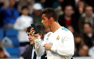 Ronaldo chảy máu đầm đìa sau khi ghi bàn ở La Liga