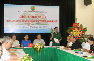 Giới thiệu cuốn sách 'Thanh niên xung phong anh hùng'