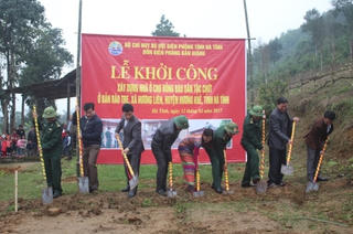 Hỗ trợ kinh phí làm nhà cho bà con dân tộc Chứt