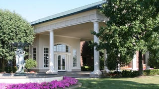 Bữa tiệc cưới bất ngờ cho người vô gia cư