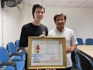 Ông Đoàn Ngọc Hải tặng lại Huân chương, đúng hay sai?