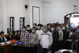 Xét xử Trịnh Sướng và đồng phạm: Hoãn phiên tòa do 1 bị cáo có giấy chứng nhận tâm thần
