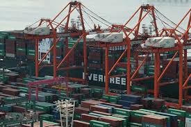 Thặng dư thương mại của Nhật Bản giảm mạnh