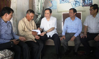 Đoàn giám sát UBTWMTTQ Việt Nam làm việc ở Hà Tĩnh: Sẻ chia những khó khăn với bà con ngư dân