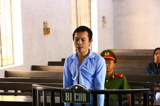 14 năm tù cho người cha thú tính hiếp dâm con gái ruột