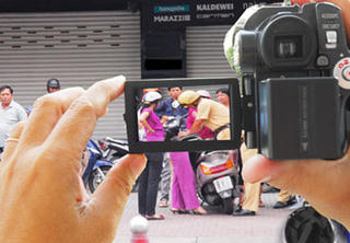 Người dân có quyền quay phim, chụp ảnh cảnh sát giao thông làm nhiệm vụ