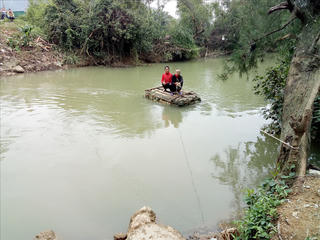 Dân nghèo mong một cây cầu nhỏ