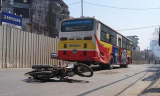 Hà Nội: Cầu Giấy - điểm nóng tai nạn liên quan đến xe buýt