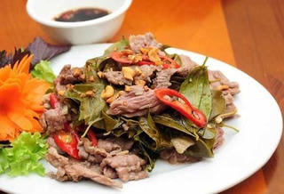 Thịt trâu nấu lá lồm