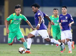 Hà Nội đánh bại Cần Thơ, chiếm ngôi đầu V-League