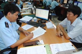 Ám ảnh 'phí bôi trơn'