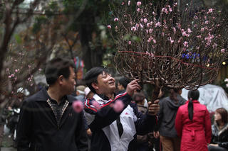 Muôn mặt thưởng Tết