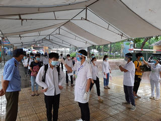 Hà Nội: Phát hiện ổ dịch mới, hàng chục học sinh lớp 12 thi đợt 2