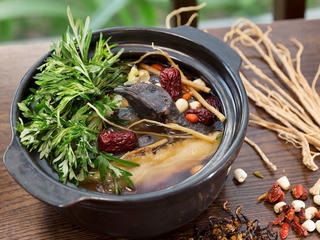 Canh gà lá thuốc của người Dao